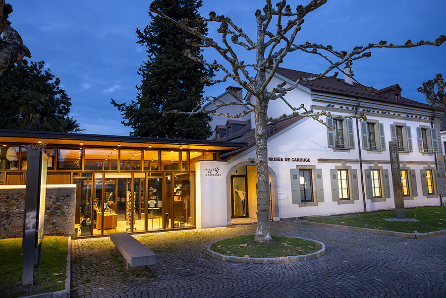 Façade du Musée de Carouge illuminé de nuit