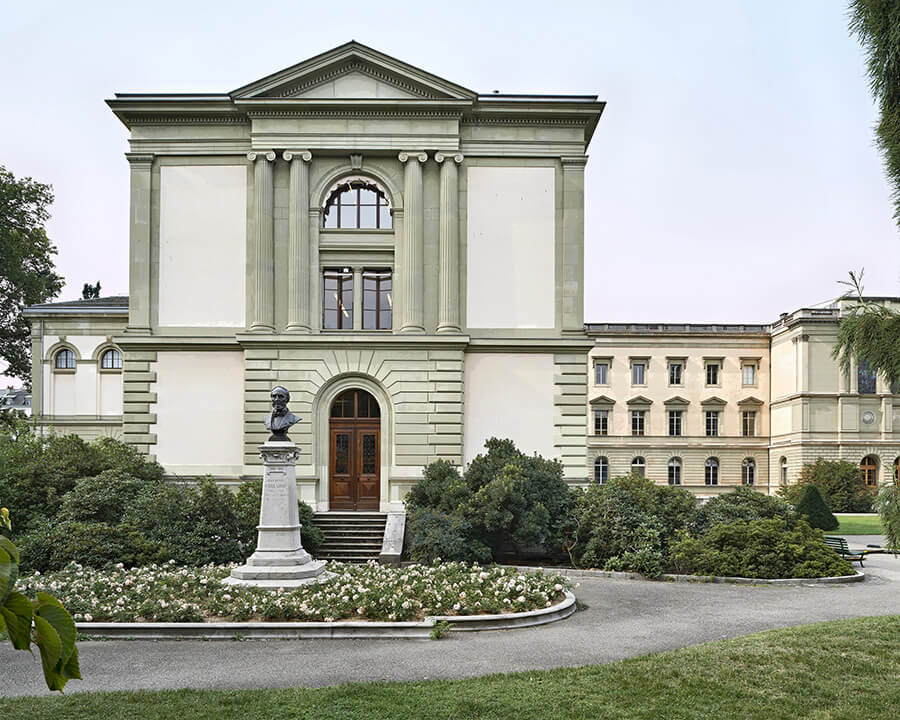 Bâtiment de la Bibliothèque de Genève dans le Parc des Bastions