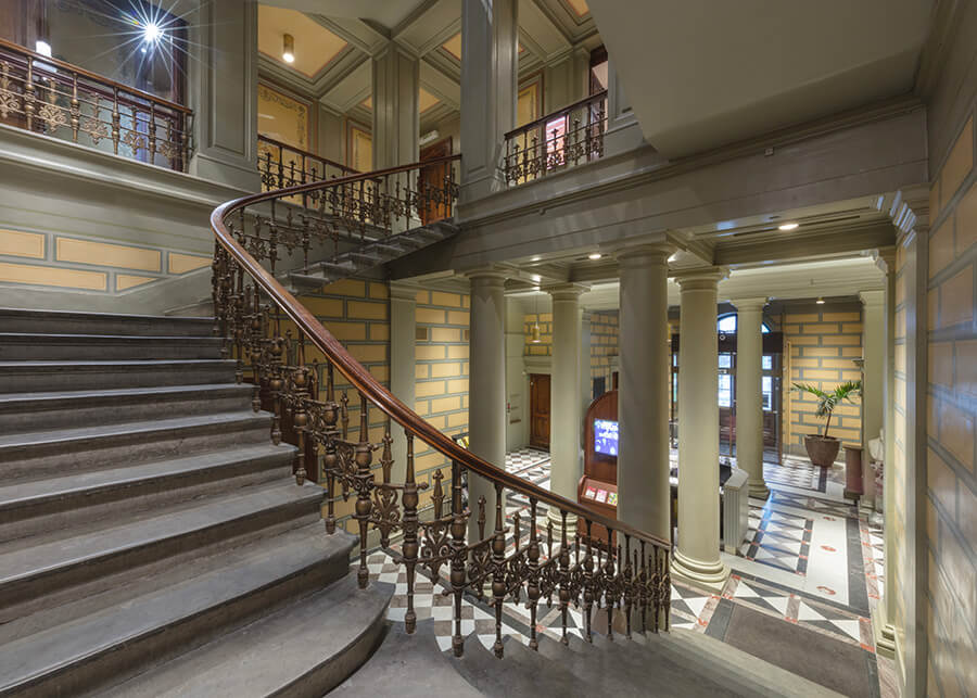 Escalier intérieur de la Bibliothèque de Genève