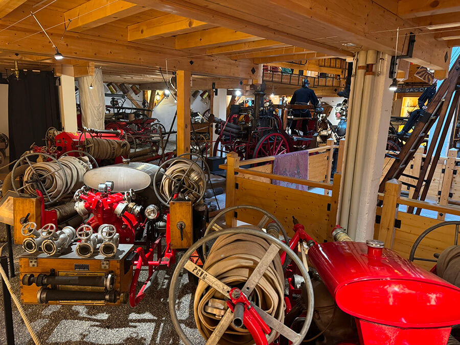 Véhicule et matériel de pompier