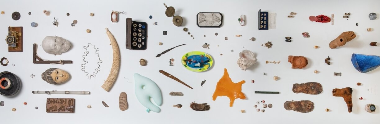 accumulation d'objets et matériaux divers,