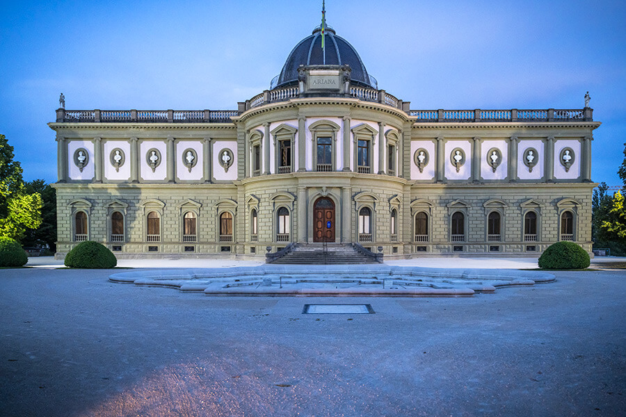 Façade du Musée Ariana de nuit