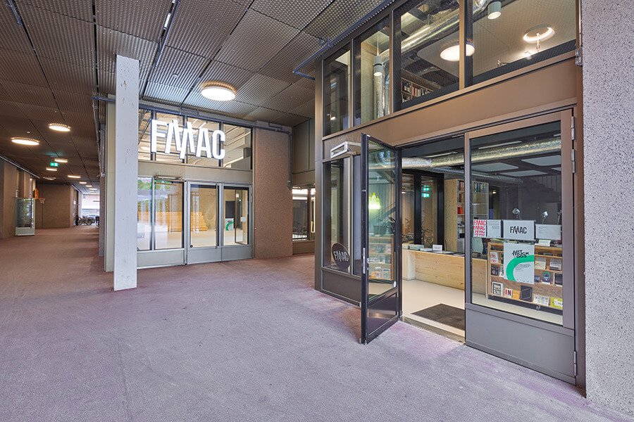 Entrée du FMAC avec porte ouverte